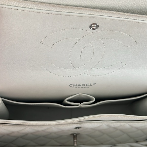 Authentic Chanel bag needs refurbishing - Picture 6 of 7